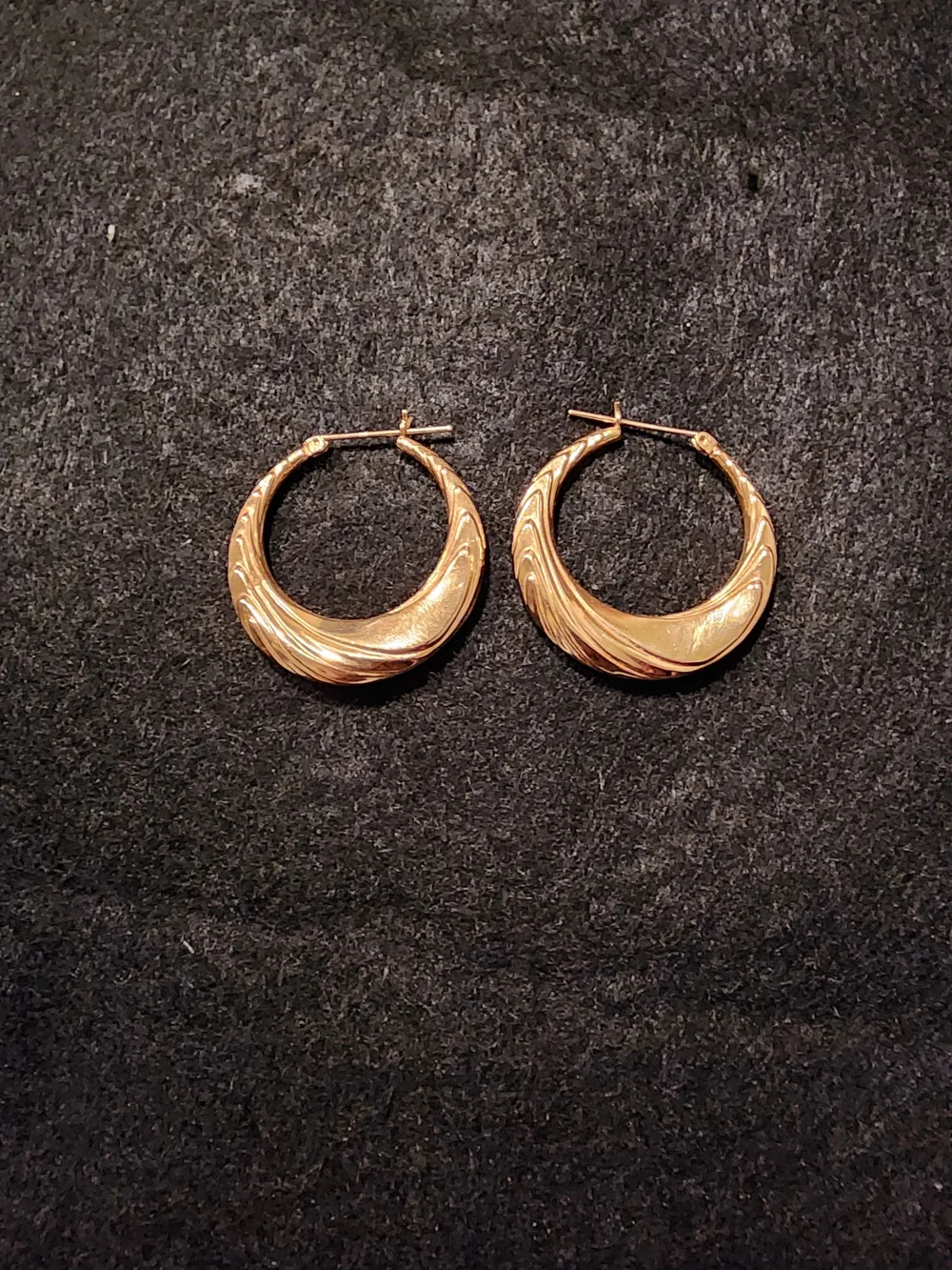 Vintage 14K Gold Hoop Earrings - Twisted Design